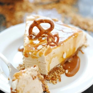 Salted Caramel Pretzel cheesecake